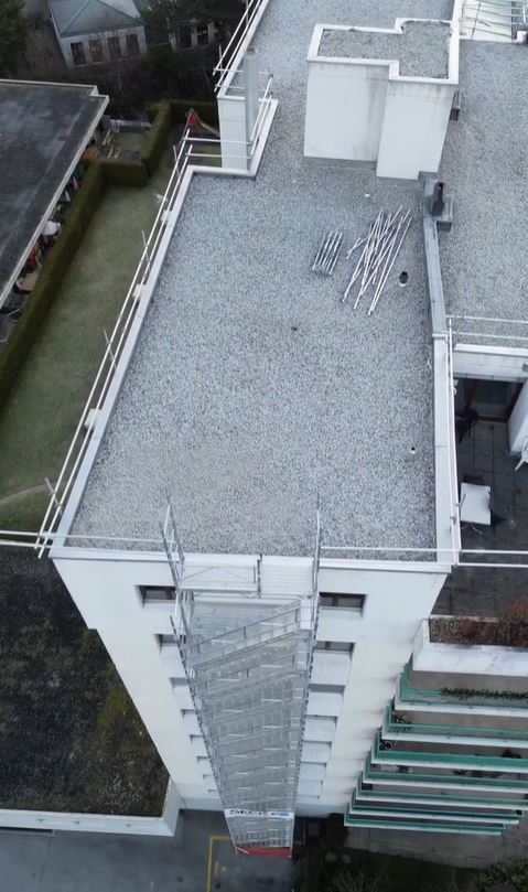 Échafaudage sécurisé conforme aux normes SUVA en Valais et à Sion
